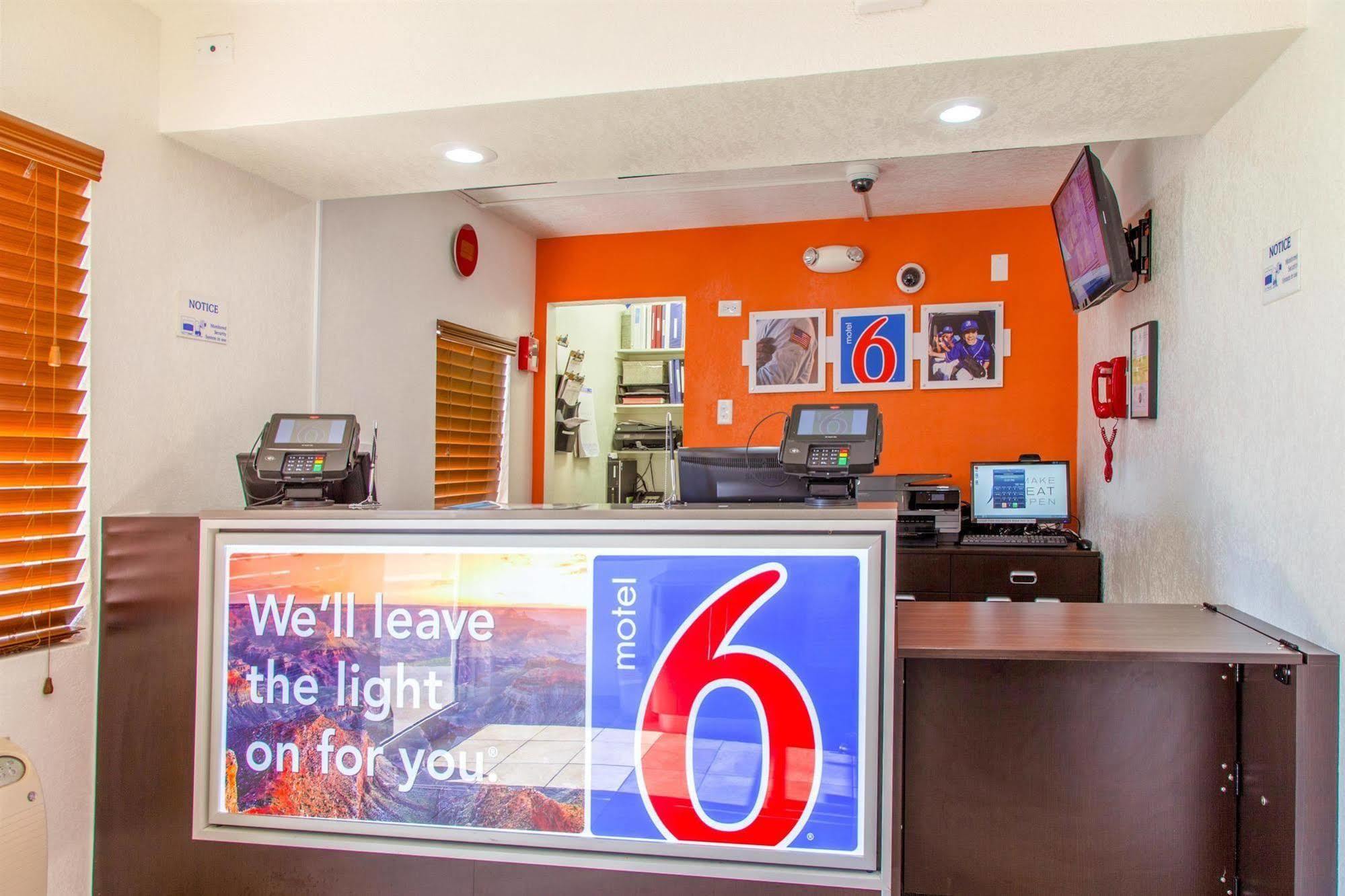Motel 6-Phoenix, Az - Airport - 24Th Street מראה חיצוני תמונה