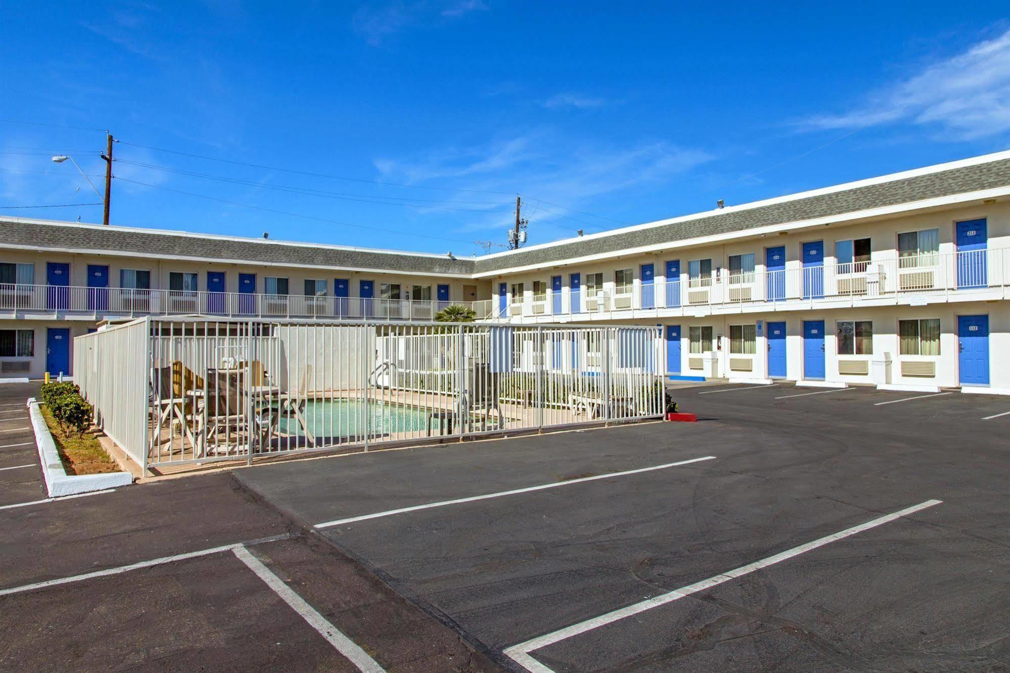 Motel 6-Phoenix, Az - Airport - 24Th Street מראה חיצוני תמונה