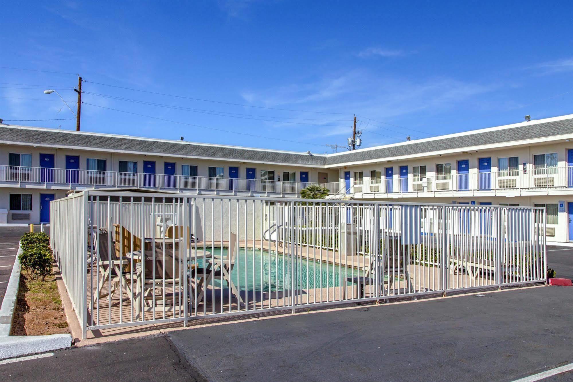 Motel 6-Phoenix, Az - Airport - 24Th Street מראה חיצוני תמונה